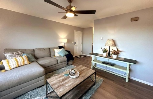 Casper Apartment | Cozy & Casual Country Condo