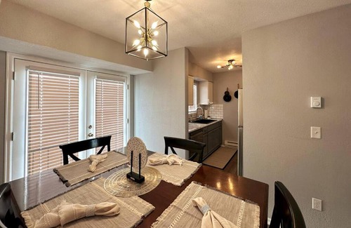 Casper Apartment | Cozy & Casual Country Condo