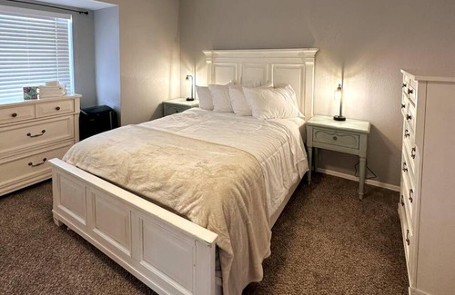 Casper Apartment | Cozy & Casual Country Condo