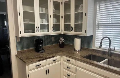 Sioux Falls House | Cozy Cathedral View- Main