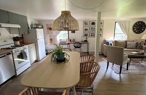 Saugerties Cabin | Cozy Catskills Cabin Pet-Friendly!