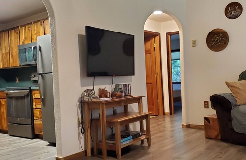 Reedsport Cottage | Cozy Cattail Cottage a comfortable coastal estuary woodland home near Reedsport