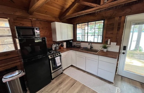 Hemphill Cabin | Cozy Cedar Waterfront Cabin 10 on Toledo Bend