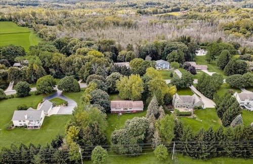 Cedarburg House | Cozy Cedarburg Country-Side House