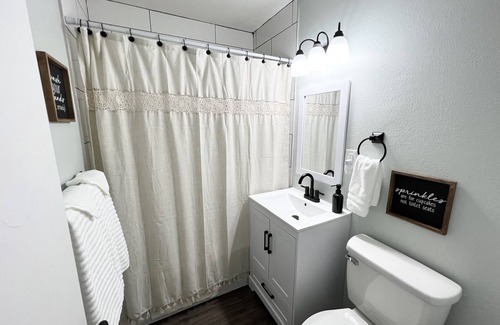 Wichita House | ⭐️Cozy Central Stay - Near Airport - Sleeps 2