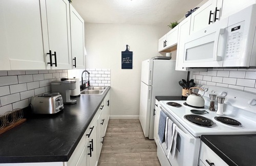 Wichita House | ⭐️Cozy Central Stay - Near Airport - Sleeps 2