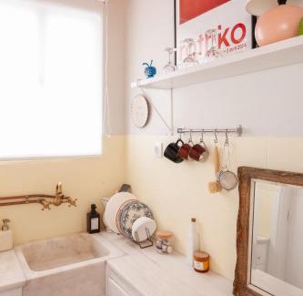 Platia Viktorias Apartment | Cozy, central studio with expansive balcony