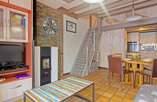 Viella House | Cozy chalet with garage and views, 3 levels, 6 pers, near Luz, pets allowed