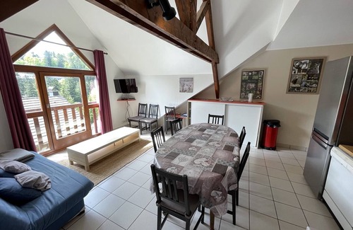 Laveissiere House | Cozy Chalet Apartment Near Lifts – Sleeps 6, Equipped Kitchen, TV, Free Shuttle
