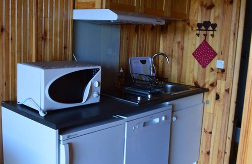 Les Angles House | Cozy chalet ground floor with balcony and 1 bedroom