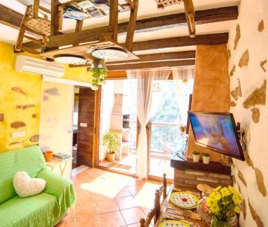 Laroya House | Cozy Chalet in Laroya + Pool
