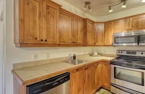 Mont-Tremblant Apartment | Cozy Chalet on the 9th Hole La Bête Pool Golf