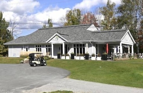 Mont-Tremblant Apartment | Cozy Chalet on the 9th Hole La Bête Pool Golf