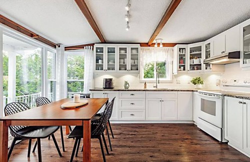 Lac-Brome Ski Chalet | Cozy chalet overlooking Lac-Brome