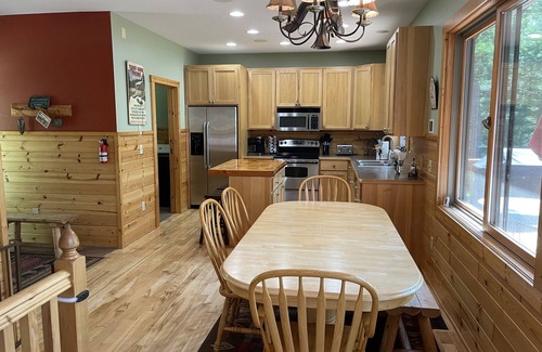 Siren House | Cozy Chalet Overlooking Yellow Lake, 10 Beds and Hot Tub <2 Hrs From The Cities