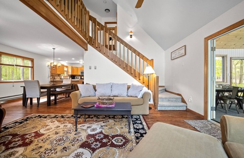 Lake Harmony Estates Ski Chalet | Cozy Chalet Style Home, Walk to Lake Harmony