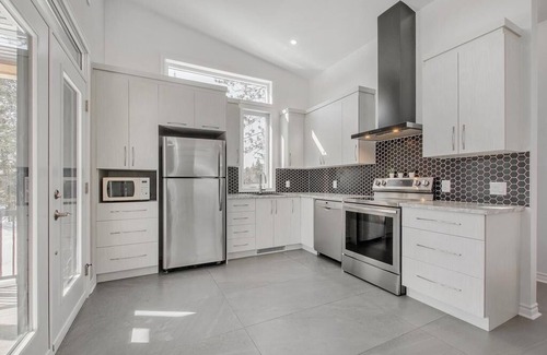 Chertsey Ski Chalet | Cozy Chalet w/Spa