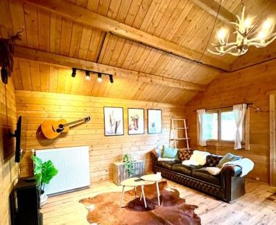Vijfhuizen House | Cozy chalet with garden and jacuzzi near Amsterdam
