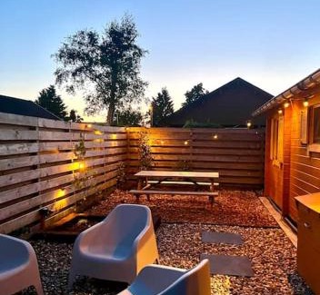 Vijfhuizen House | Cozy chalet with garden and jacuzzi near Amsterdam