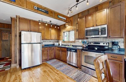 Greenwood Ski Chalet | Cozy Chalet with Modern Comforts and Mountain Adventure Awaits
