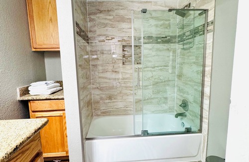 Southeast Houston House | Cozy chalet with WiFi and AC in fabulous Houston