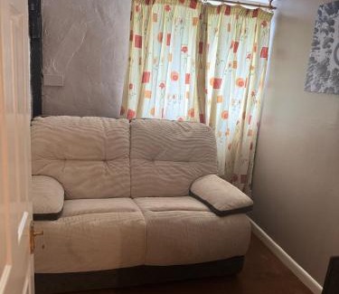 Amesbury House | Cozy Chamber and hall