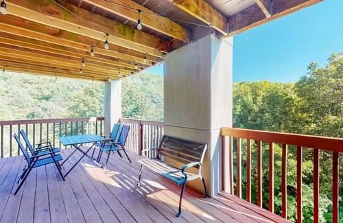 Indian Point Condo | Cozy Charm | No Stairs | Pool + Hot Tub | By SDC