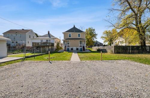 East Moline Apartment | Cozy Charm - Peace & Comfort