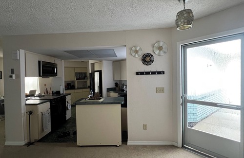 Clearwater House | Cozy & Charming 2-bedroom home 10 minutes from the Beach!