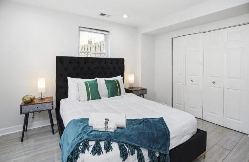 Waverly Hills House | Cozy & Charming Arlington Home- 5 mins Drive to DC