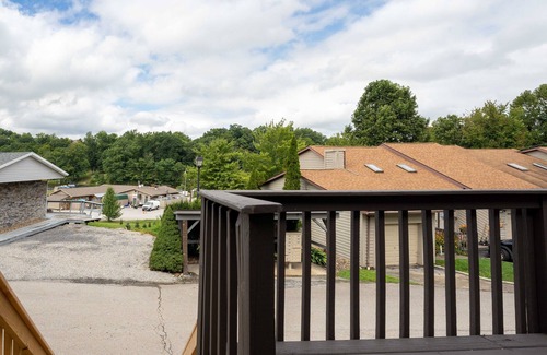 Cheat Lake House | Cozy Cheat Lake Townhome 10 min from Morgantown