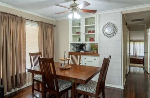 Fort Smith House | Cozy & Cheerful 4 Bedroom Home Near Downtown