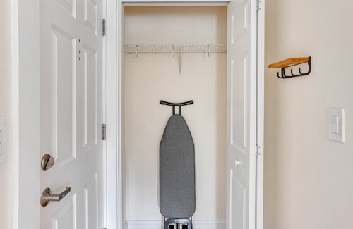 Chestnut Hill Apartment | Cozy Chestnut Hill 1BR, residential area, by Blueground
