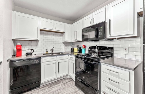 Pleasant Valley Apartment | Cozy Chic 2BR King Suite w Gym& close to DT