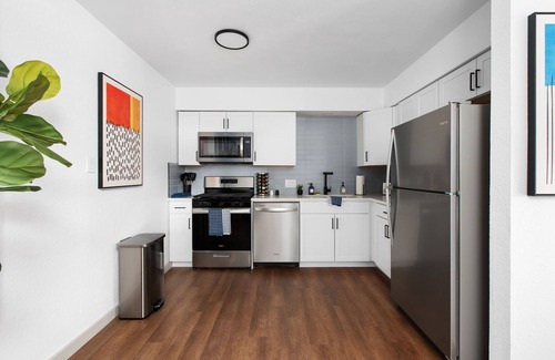 South Lamar House | Cozy-Chic 2BR Patio Ideal for Groups