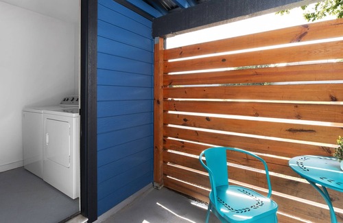 South Lamar House | Cozy-Chic 2BR Patio Ideal for Groups
