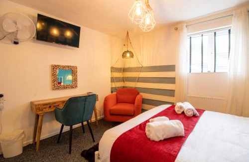 Babbacombe House | Cozy, Chic, Dairy Cottage near to Beach & Shops- Parking