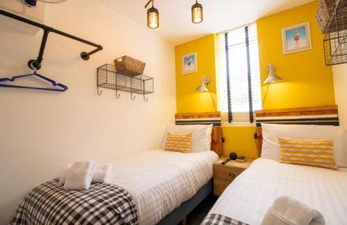 Babbacombe House | Cozy, Chic, Dairy Cottage near to Beach & Shops- Parking