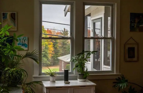 Auburn House | Cozy-chic getaway to all the best spots in Maine