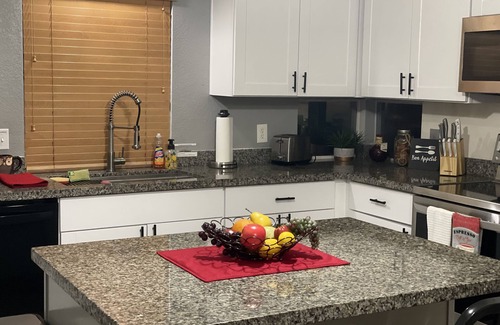 Ahwatukee Foothills House | Cozy, Chic Lake View Home