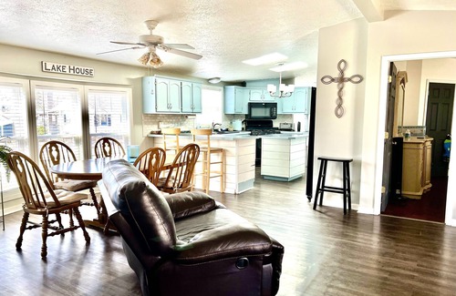 Chippewa Lake House | Cozy Chippewa Lake Ranch just steps from the lake! Kayaks and SUPs Private beach