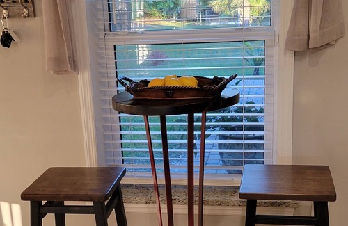 Buckingham House | Cozy city-country home 45 minutes from Sanibel Island! 10 Minutes from Downtown.