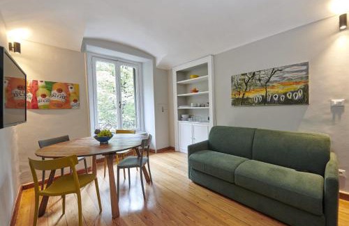 Historic Centre Apartment | Cozy City Escape - Stylish & Renovated