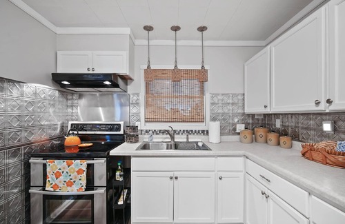 Jackson House | Cozy City Escape