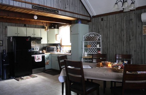 Pocono Summit Ski Chalet | COZY & CLEAN! 2 BR Pocono MTN Chalet w GREAT location!