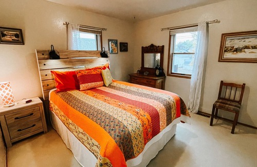 Malta House | Cozy, clean and comfortable 3 bedroom Craftsman in Malta!