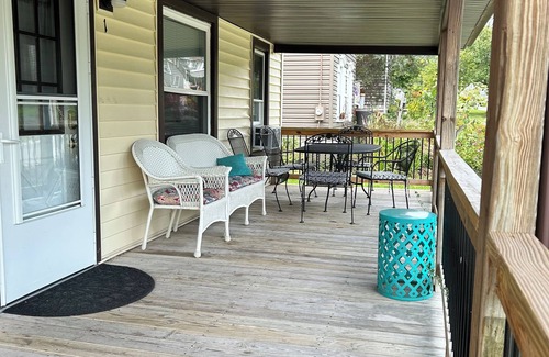 Clayton Apartment | Cozy, Clean, Convenient and Spacious 3-bedroom apartment in beautiful Clayton.