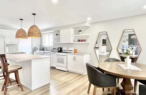Oakville House | Cozy & clean, Eastlake Oakville 3 bed 2.5 bath