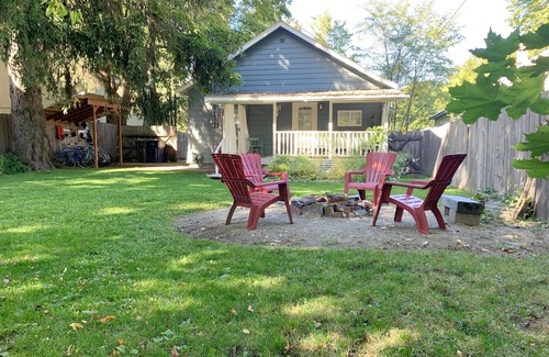Sandpoint House | Cozy & Clean Home 2 blocks to Downtown, 3.5 mi. to base of Schweitzer!