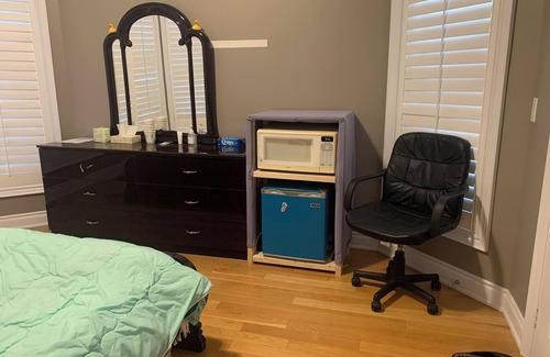 Aurora House | Cozy , clean house in heart of Aurora town , step to all different stores